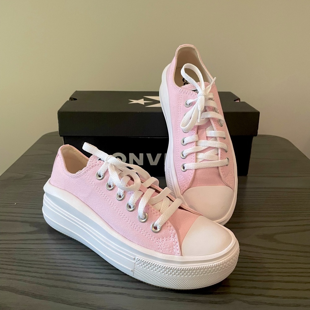 BNWT Converse - Chuck Taylor Platform Pink, 7.5